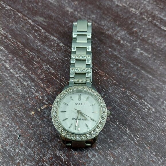Fossil Womens Silver-Tone Watch With Crystal Accents & Steel Bracelet - Picture 1 of 6